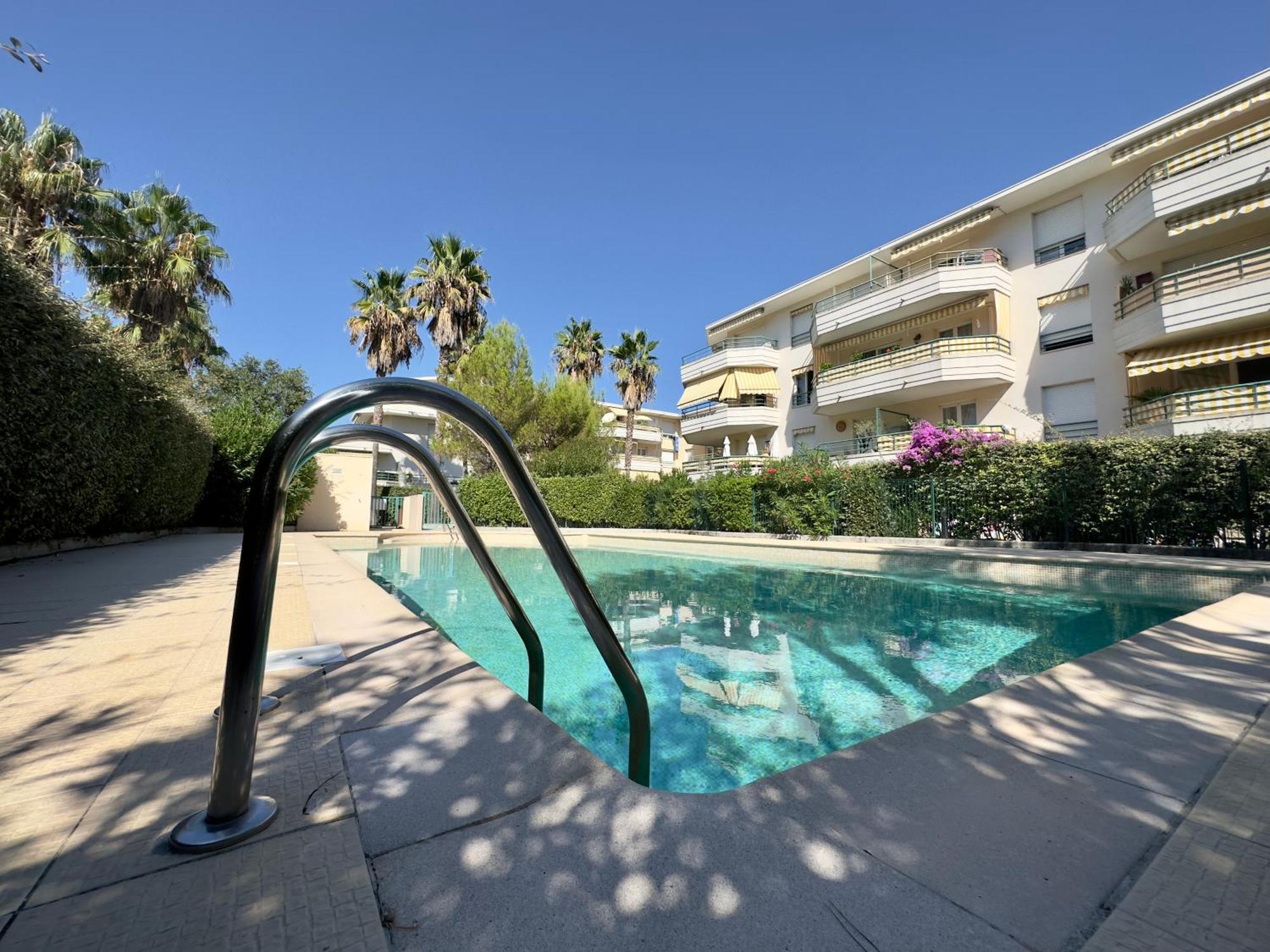 Regent Cote D'Azur Air-Conditioned, Pool, Garden & Parking Villeneuve-Loubet Exterior photo