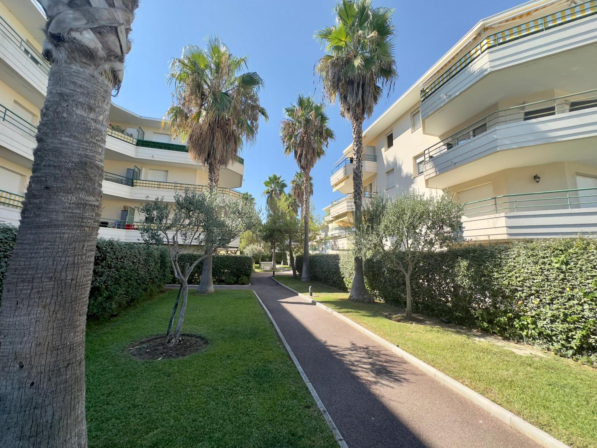 Regent Cote D'Azur Air-Conditioned, Pool, Garden & Parking Villeneuve-Loubet Exterior photo