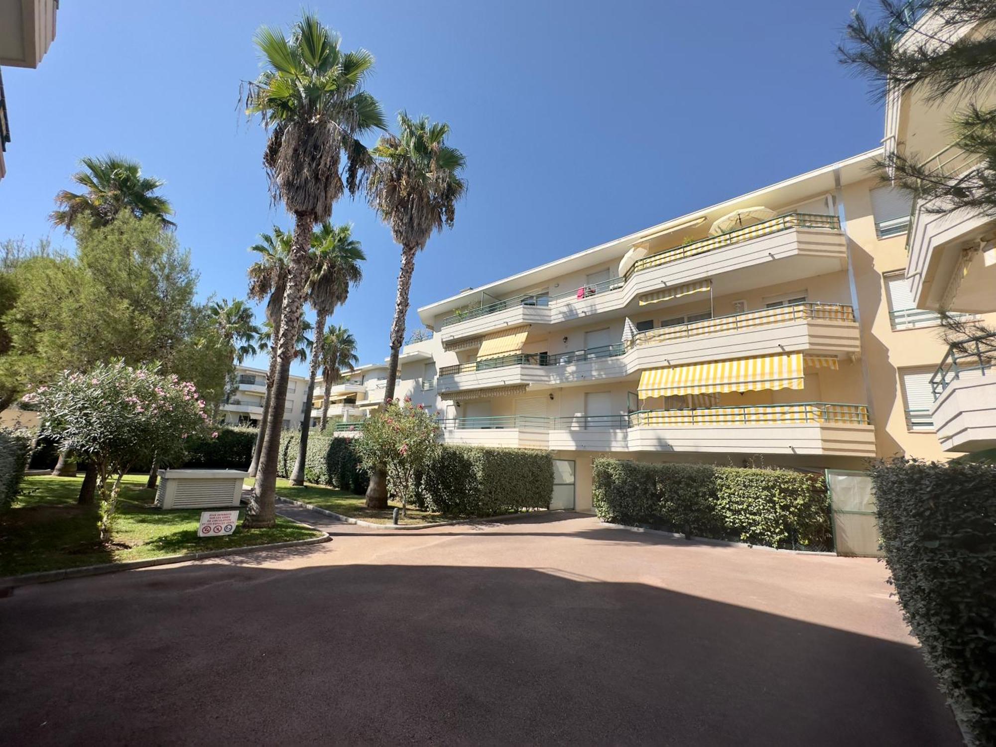 Regent Cote D'Azur Air-Conditioned, Pool, Garden & Parking Villeneuve-Loubet Exterior photo
